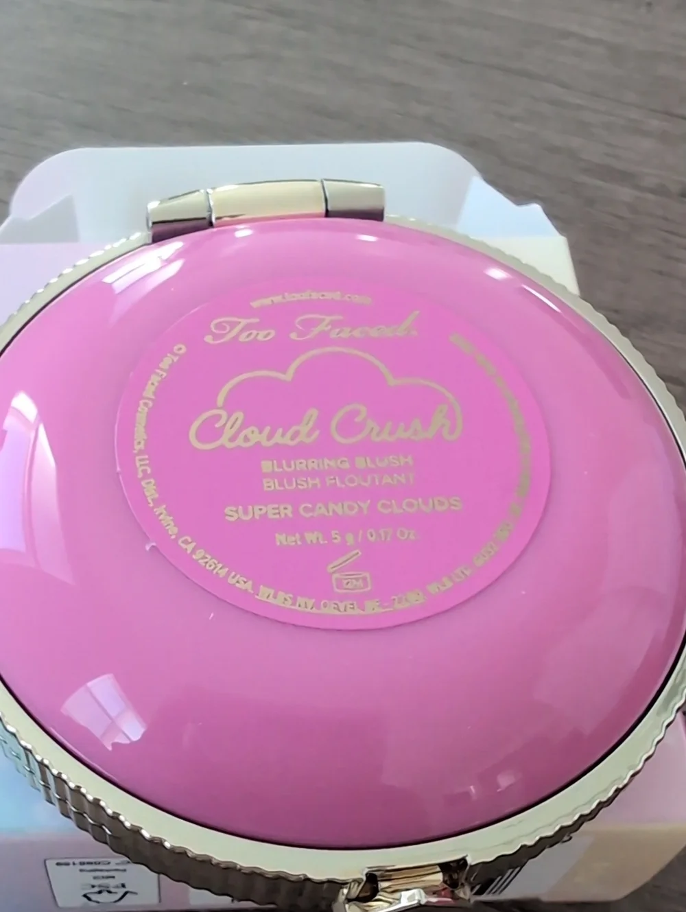 Too faced Blurring Blush- super Candy Cloud